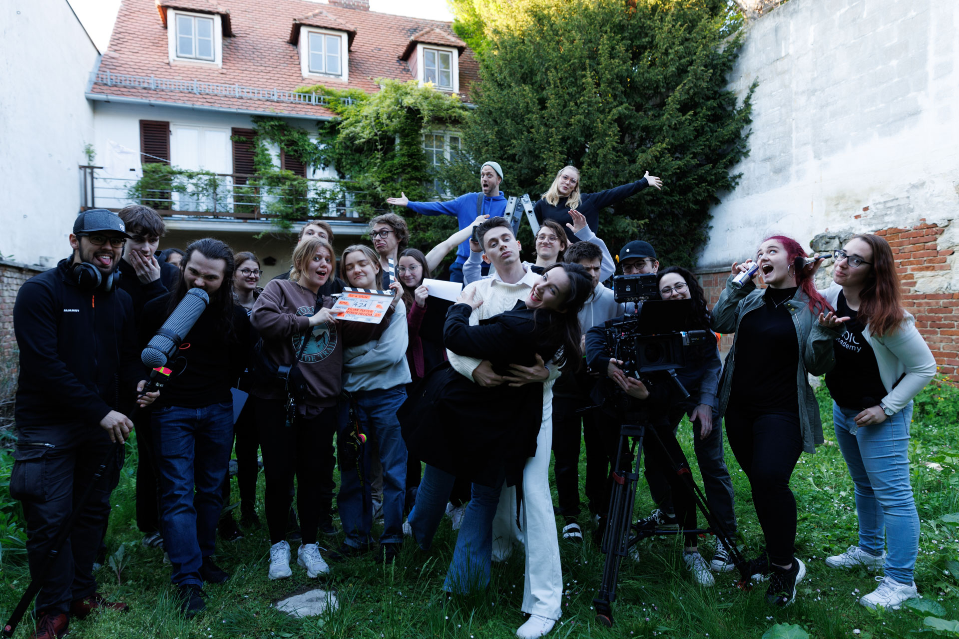 for a while - Gruppenbild Filmcrew